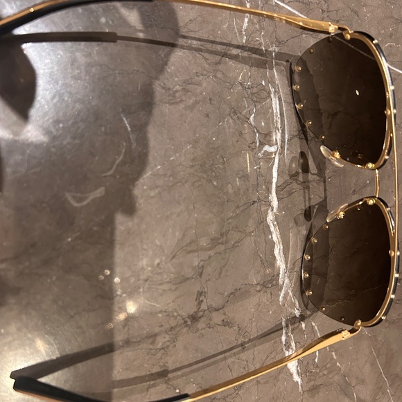 Louis Vuitton sunglasses - Picture 2 of 8